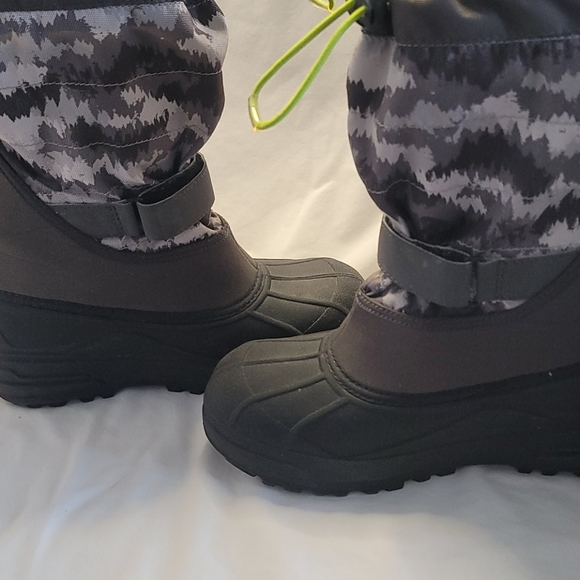 Columbia Boots - Picture 5 of 12